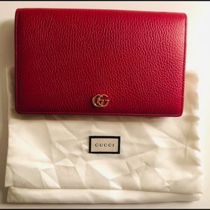 Gucci Wallet on Chain